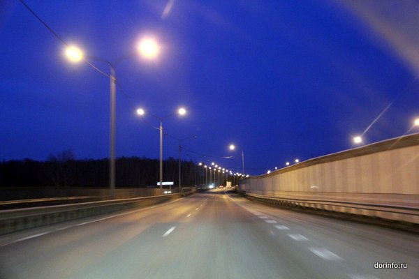 На трассах в Волгоградской области смонтировали 26 км линий освещения