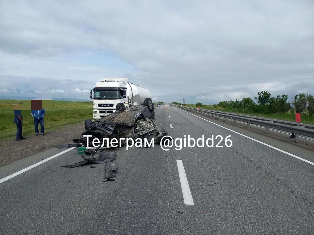 Пять человек доставлены в больницу после ДТП с грузовой цистерной на Ставрополье