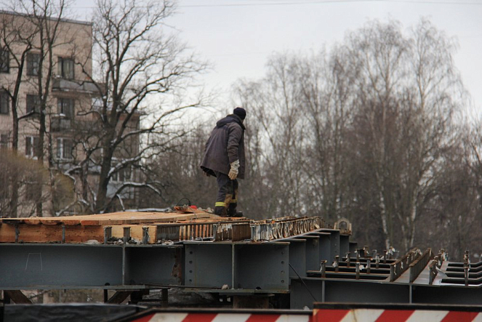 На мосту через Черную речку в Петербурге приступили к бетонированию плиты проезжей части