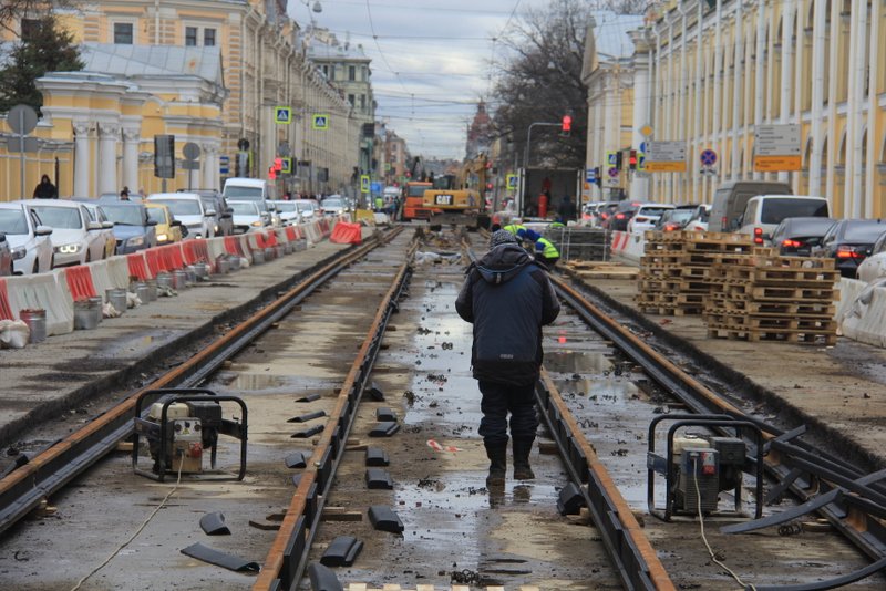 На Садовой улице в Петербурге ремонтируют трамвайные пути