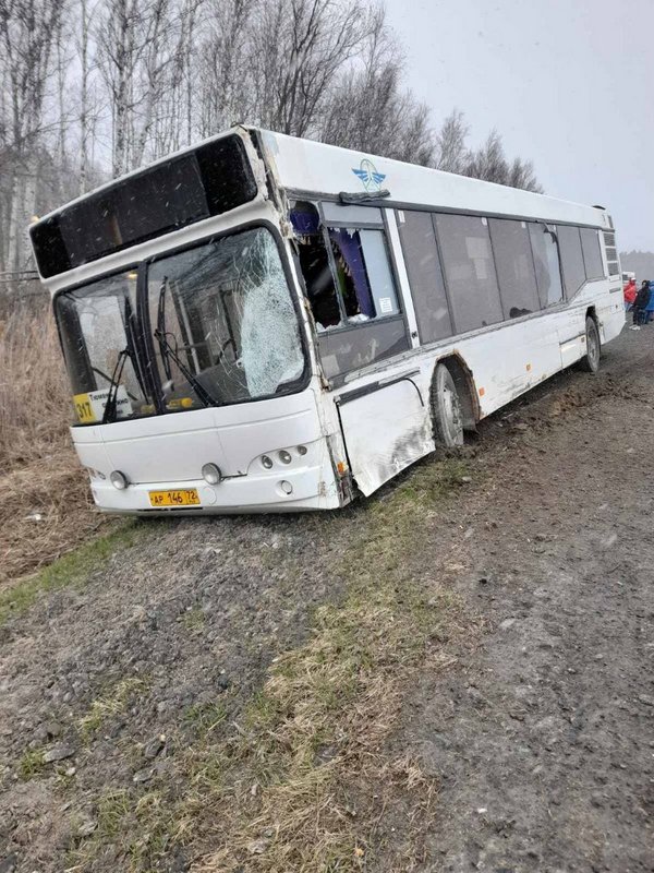 Пассажирский автобус попал в ДТП в Тюменской области