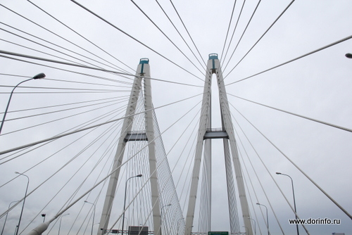 Из-за сильного бокового ветра ограничен проезд по Русскому мосту во Владивостоке
