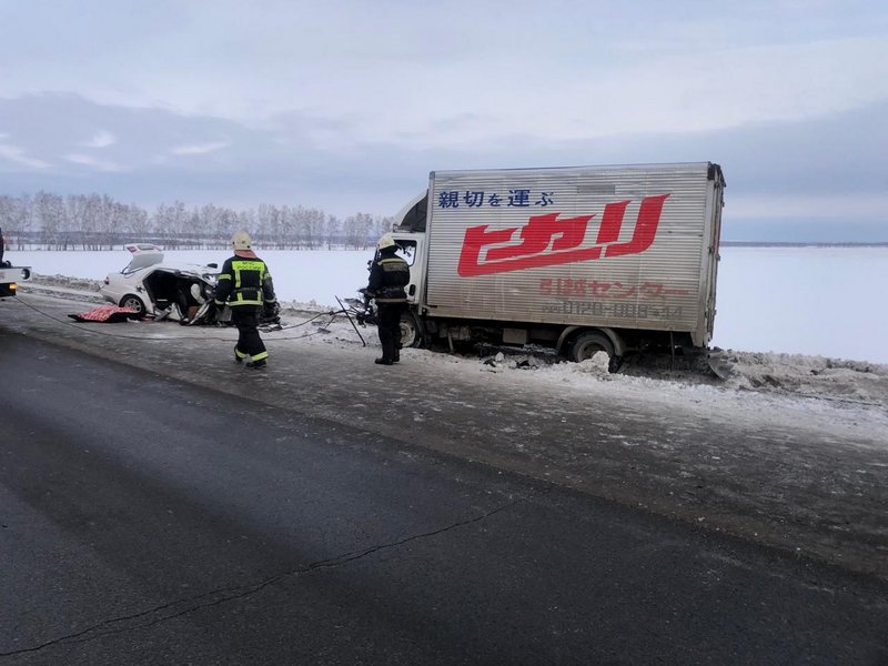 Водитель и пассажирка иномарки погибли в утреннем ДТП на трассе А-321 в Алтайском крае