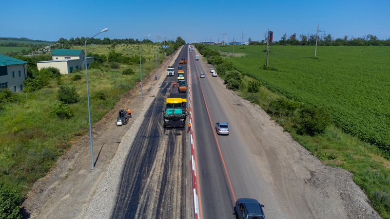 На участке расширения трассы А-165 под Пятигорском ведутся земляные работы