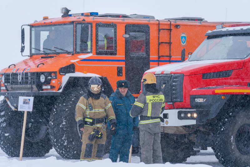На ледовой переправе через Лену на трассе Р-504 Колыма в Якутии прошли учения