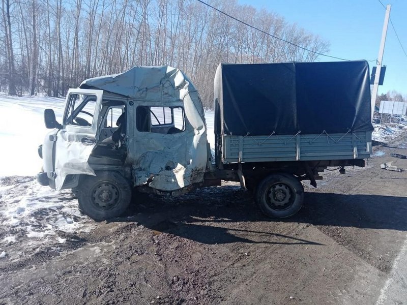 В аварии с грузовиками на Чуйском тракте в Новосибирской области погиб человек