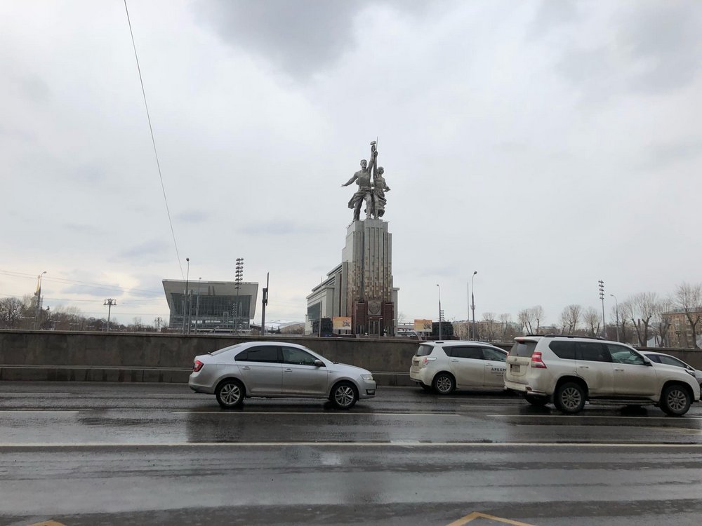 Автомобилистов Москвы предупреждают о дожде с грозой, сильном ветре и тумане