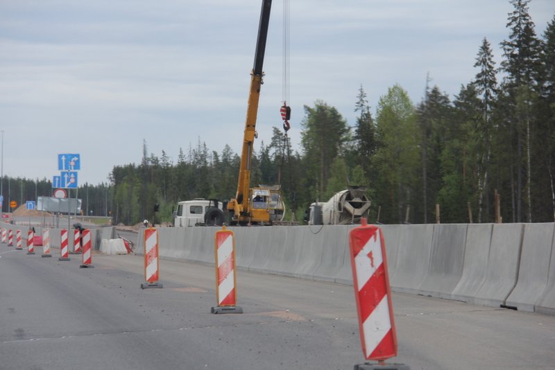 Ограничение движения в районе строительства развязки на трассе Р-21 Кола в Карелии продлится еще неделю