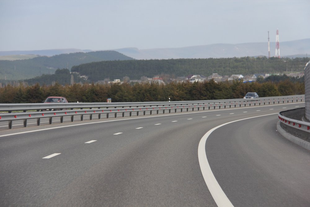 До конца 2026 года более 140 км федеральных трасс на Северном Кавказе станут четырехполосными