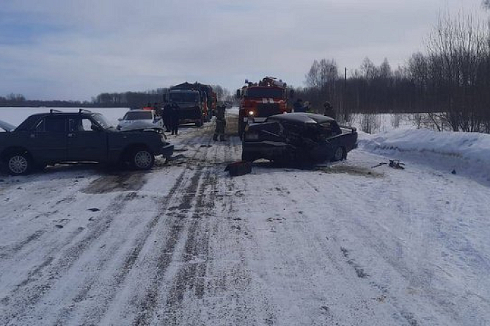 Водитель и пассажирка ВАЗа погибли в утреннем ДТП в Томской области