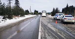 Автобус попал в ДТП с грузовиками в Свердловской области