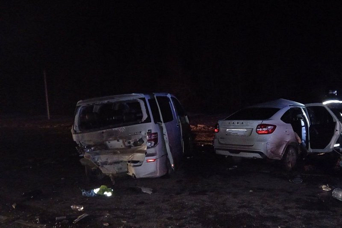 Водитель и два пассажира «Лады» погибли в ночном ДТП в Саратовской области