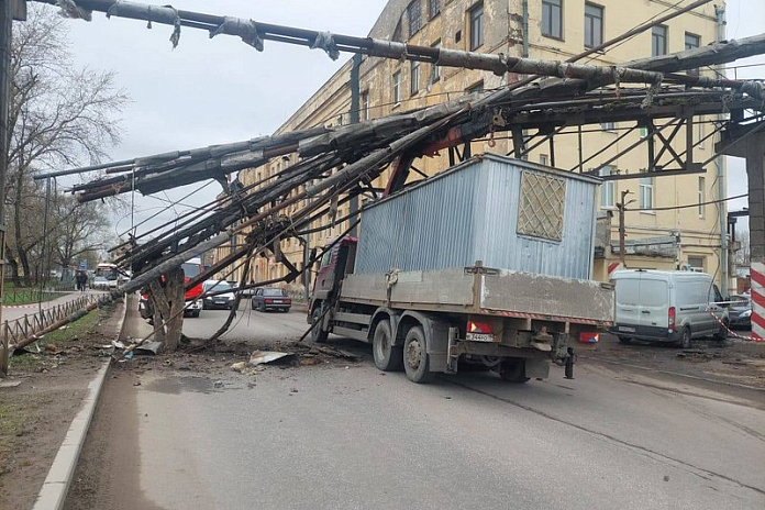 Участок улицы Салова в Петербурге перекрыт