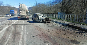 Молодой водитель «Лады» погиб в аварии с грузовиками в Новороссийске