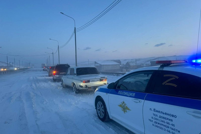 На трассе Р-255 Сибирь в Красноярском крае в несколько ДТП попали 12 машин