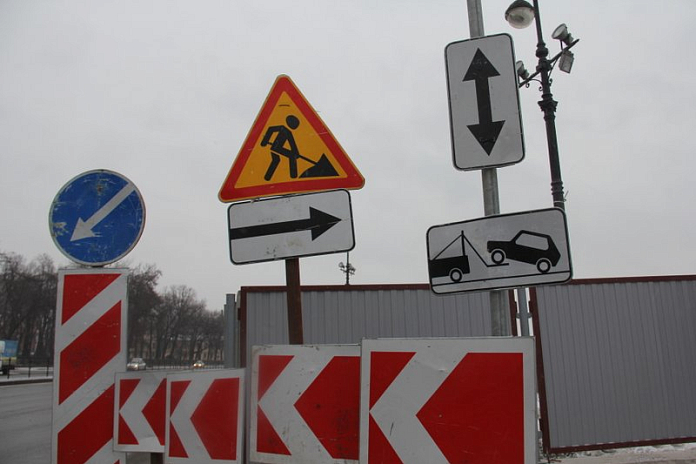 Более 80 человек строят объездную дорогу у рухнувшего путепровода в Вязьме