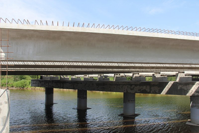 Почти на 90 % отремонтирован мост через реку Бурла в селе Хабары Алтайского края