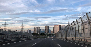 В СВАО Москвы реконструируют дорогу и построят мост