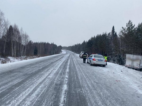 Две крупные аварии произошли за утро на трассе Р-255 Сибирь в Красноярском крае
