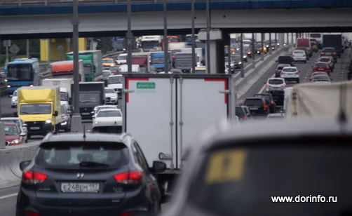 Авария затруднила движение на востоке МКАД в Москве утром 12 декабря