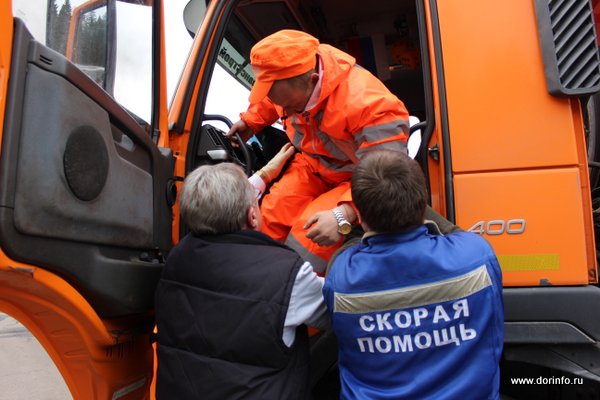 Учения по ликвидации последствий ДТП прошли на трассе М-11 под Петербургом