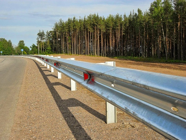 Первый этап установки барьерного ограждения выполнен на трассе Р-258 Байкал в Приангарье