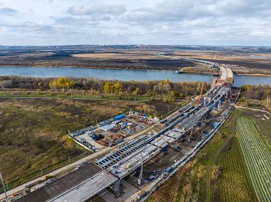 На обходе Аксая в Ростовской области завершена надвижка пролетов моста через Дон