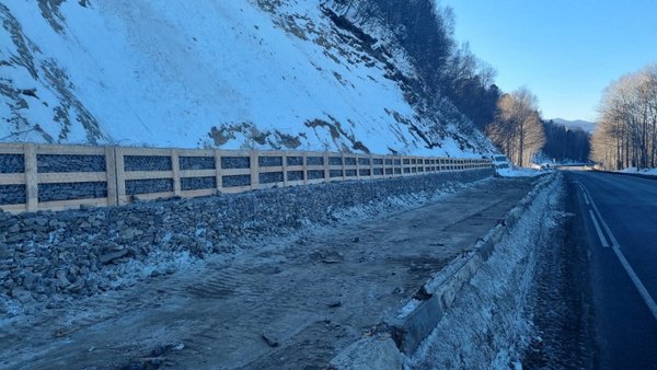 В Приангарье продолжают восстанавливать поврежденный оползнем участок трассы Р-258 Байкал