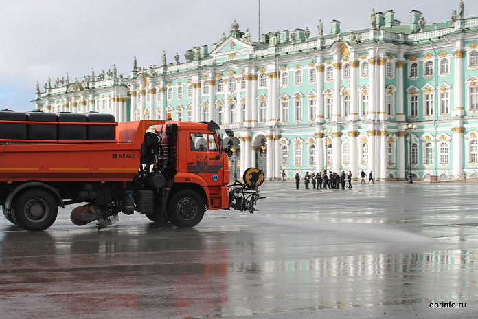 Количество уборочной техники на дорогах в центре Петербурга в День города увеличат