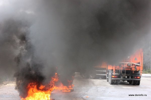 ДТП с загоревшимся автомобилем затруднило движение на северо-востоке МКАД в Москве