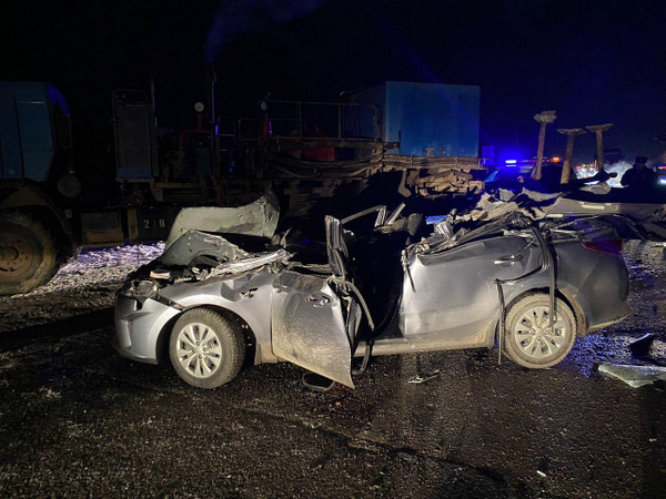 В ДТП с КАМАЗом и легковушкой в Татарстане погибли два человека