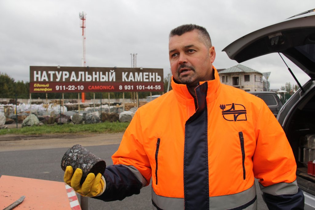 И.о. начальника отдела ремонта ГКУ «Ленавтодор» Валерий Бабрыкин.jpg