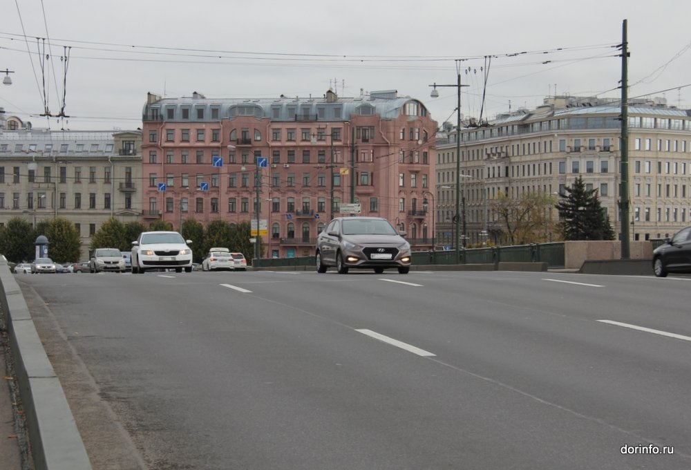 Движение транспорта закроют на Биржевом мосту в связи с капремонтом-001.JPG