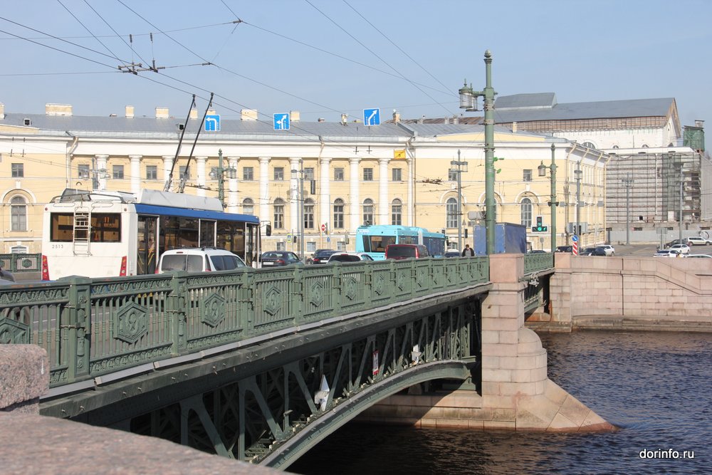 Дворцовый мост с улицы-001.JPG