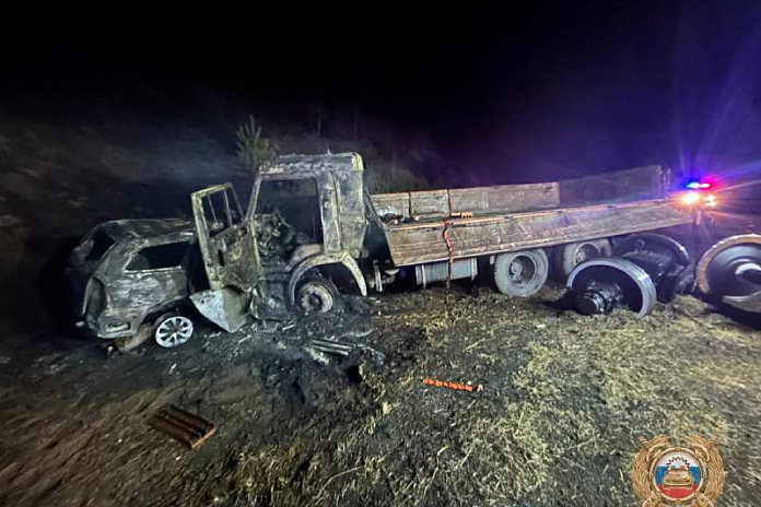 Трое из иномарки погибли в аварии с грузовиком на трассе Р-255 в Иркутской области