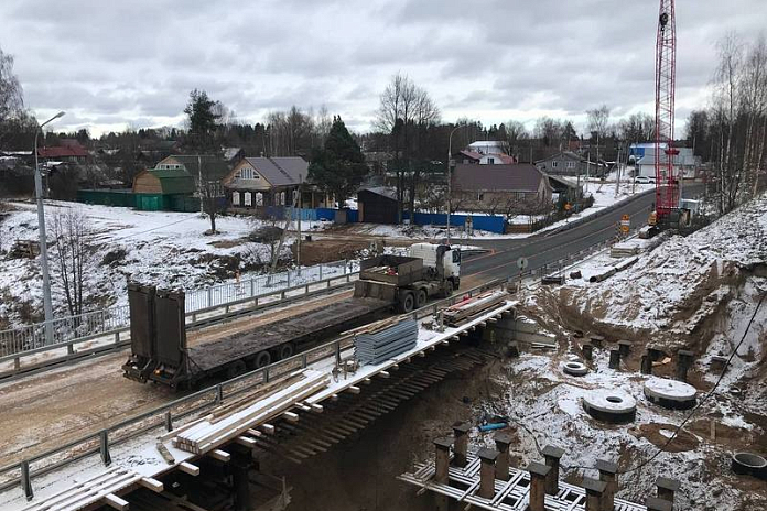 Открыто движение по временному мосту через реку Молога в Пестово Новгородской области