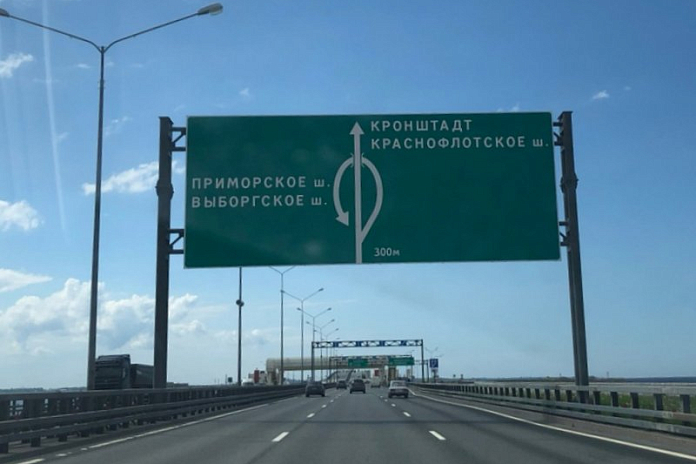 На развязке дамбы и Кронштадтского шоссе в Петербурге меняется схема движения