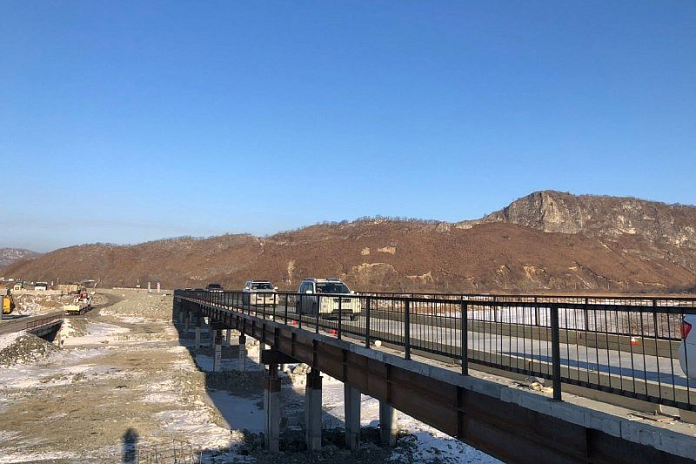 Открыто движение по временному мосту через реку Партизанская в Приморье