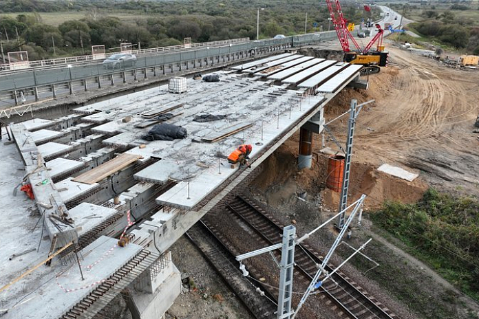 Смонтированы балки путепровода на трассе А-370 Уссури у Кипарисово в Приморье