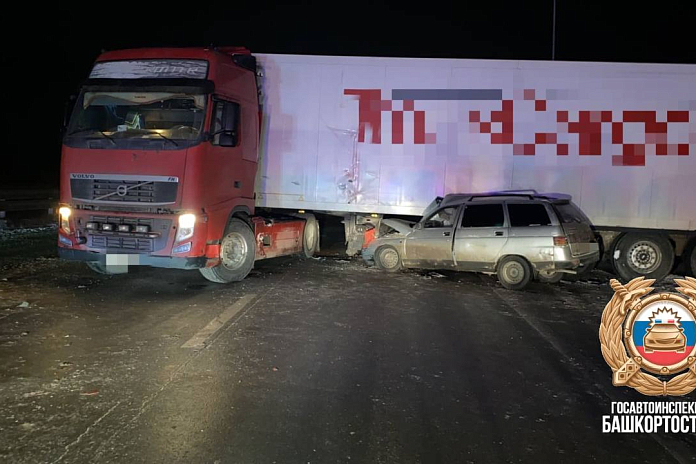 Водитель легковушки погиб в аварии с фурой на трассе Р-240 в Башкирии