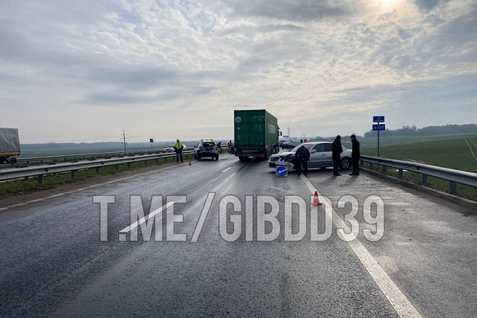 За утро на трассе А-229 в Калининградской области произошли четыре аварии