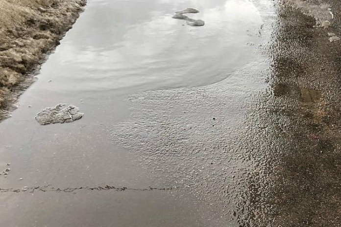 На дороге Свободный – Таллали перед селом Сукромли в Приамурье талой водой размыло участок