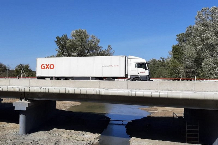 Открыто рабочее движение по мосту через Фарс на подъезде к Майкопу на Кубани