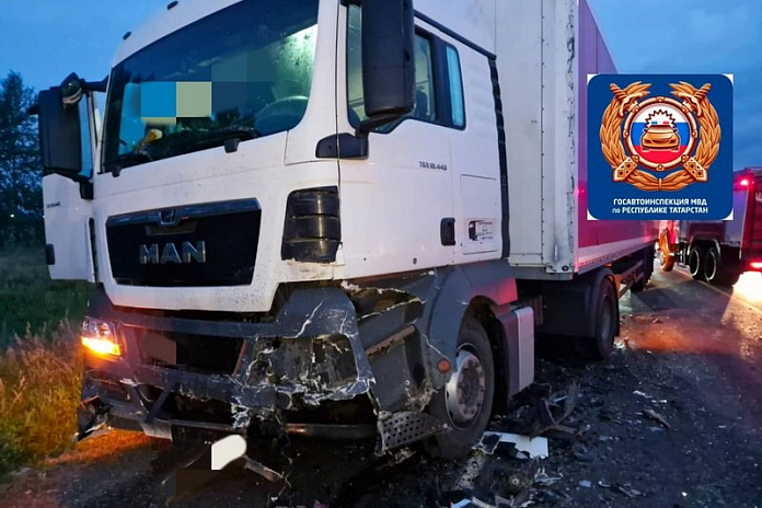 Взрослый и ребенок погибли в ночной аварии на трассе М-7 Волга в Татарстане