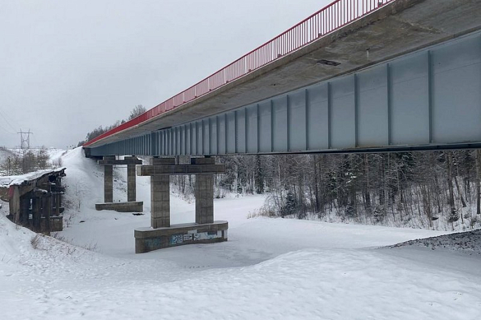На трассе А-215 в Ленобласти вводят реверс из-за ремонта моста через реку Яндеба