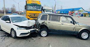 В тройной аварии на трассе М-4 Дон в Воронежской области пострадал человек