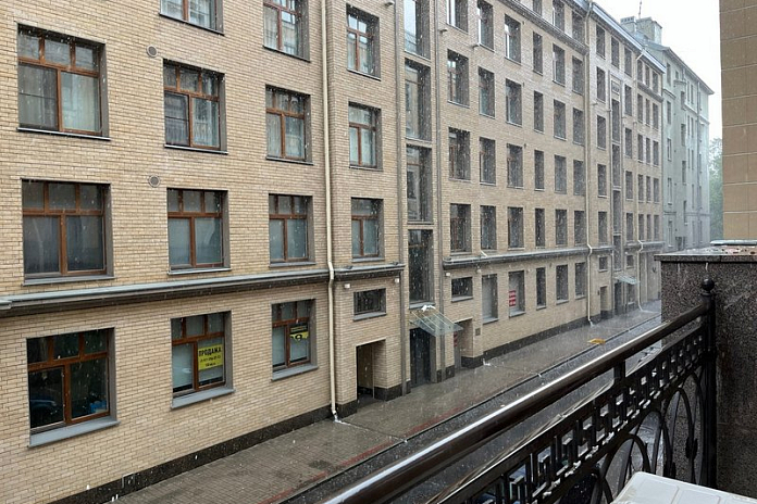 Желтый уровень погодной опасности объявлен в Петербурге 27 июня