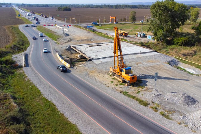 Продолжается капремонт моста через реку Валерик на трассе Р-217 Кавказ в Чечне