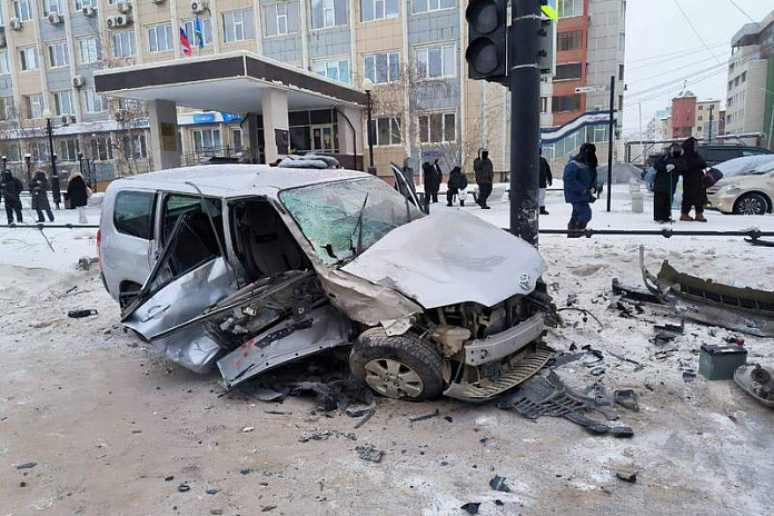 Три человека стали жертвами ДТП в центре Якутска