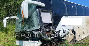 Водитель легковушки погиб в ДТП с автобусом в Югре